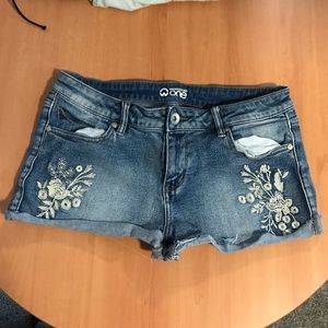 WAREHOUSE ONE•SIZE 10•EMBROIDERED• FLORAL•SHORTS